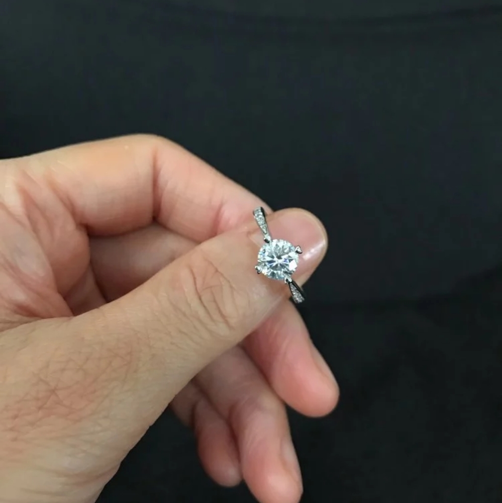 1 carat moissanite engagement ring